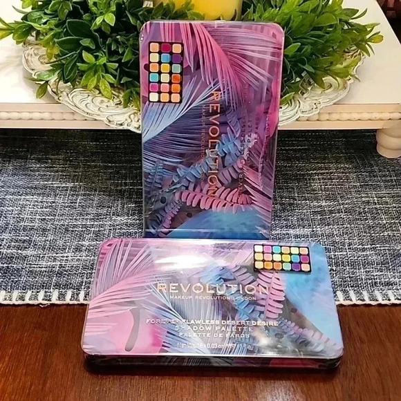 Revolution Desert Desire Palette - Picture 1 of 3